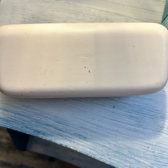 Chloé Ivory Eyeglass Case - Picture 3 of 3